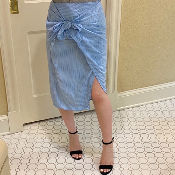 Forever 21 Dresses & Skirts - 💙 Forever 21 Pin stripe wrap skirt